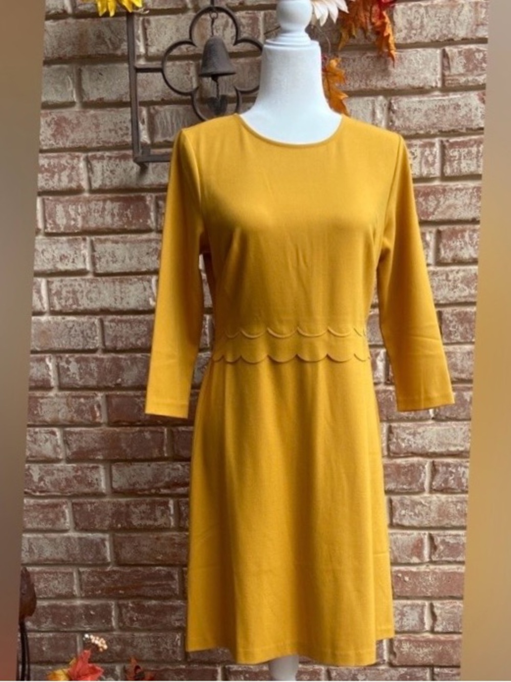 Banana Republic dress accented with scallop detail in gold-yellow. Size 4. NWT